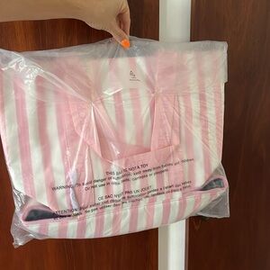 NWT limited edition Victoria’s Secret Beach Cooler Tote